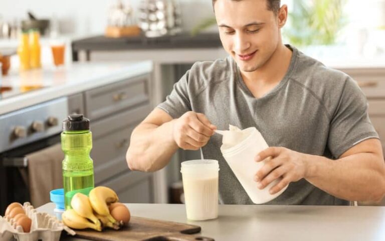 should-you-eat-protein-before-or-after-workout-for-muscle-gain